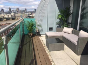 Stunning Penthouse Studio With River Views